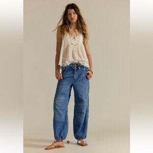 We The Free Logan Cinched
Cargo Jeans Size L